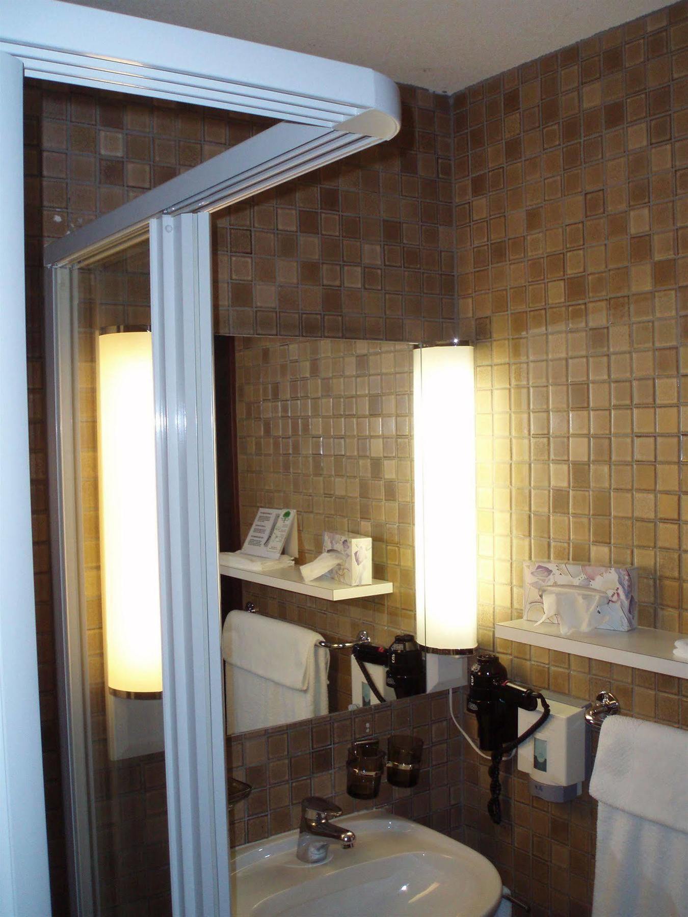 Weisses Kreuz Hotel Lyss Kültér fotó
