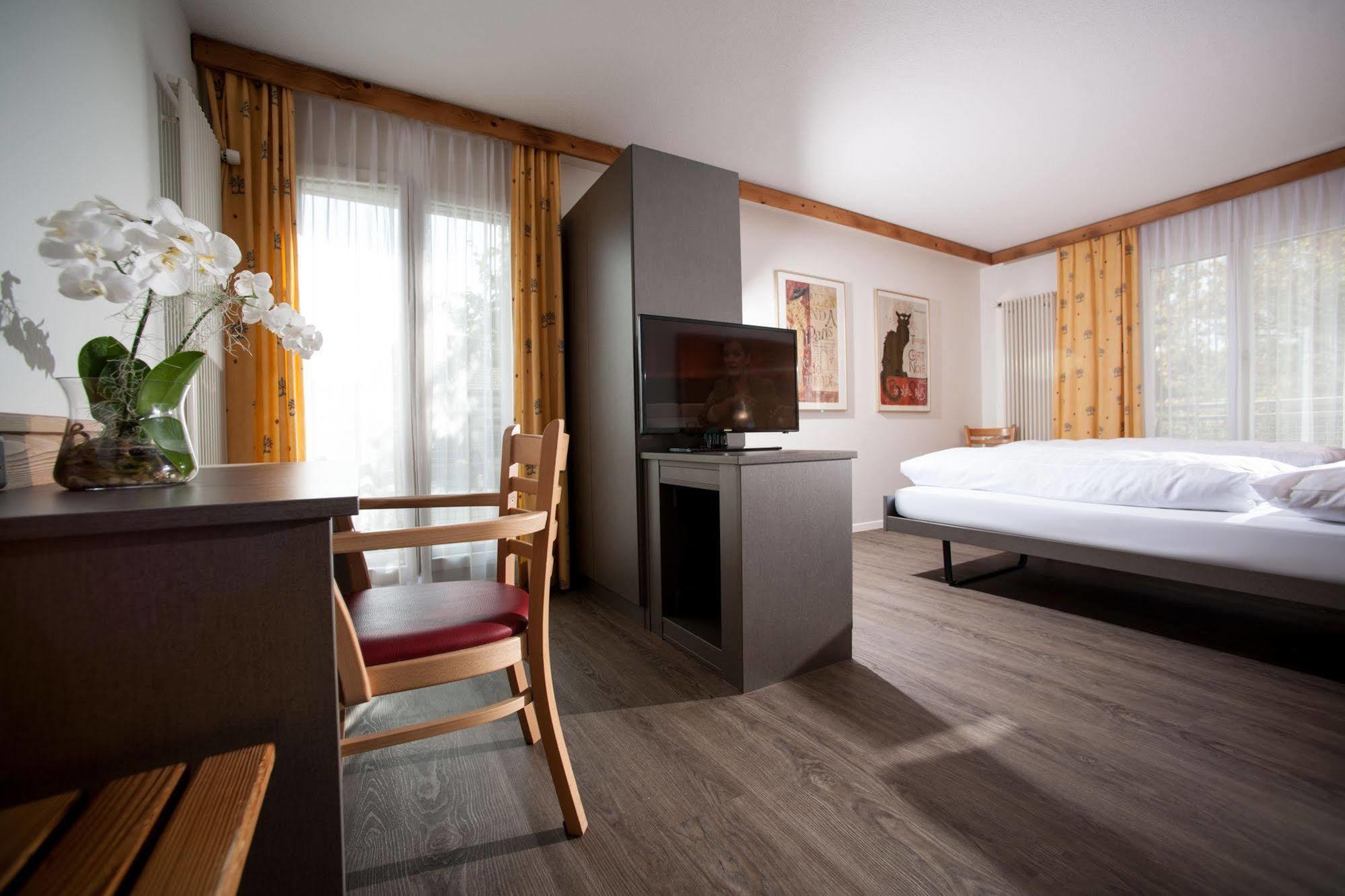 Weisses Kreuz Hotel Lyss Kültér fotó