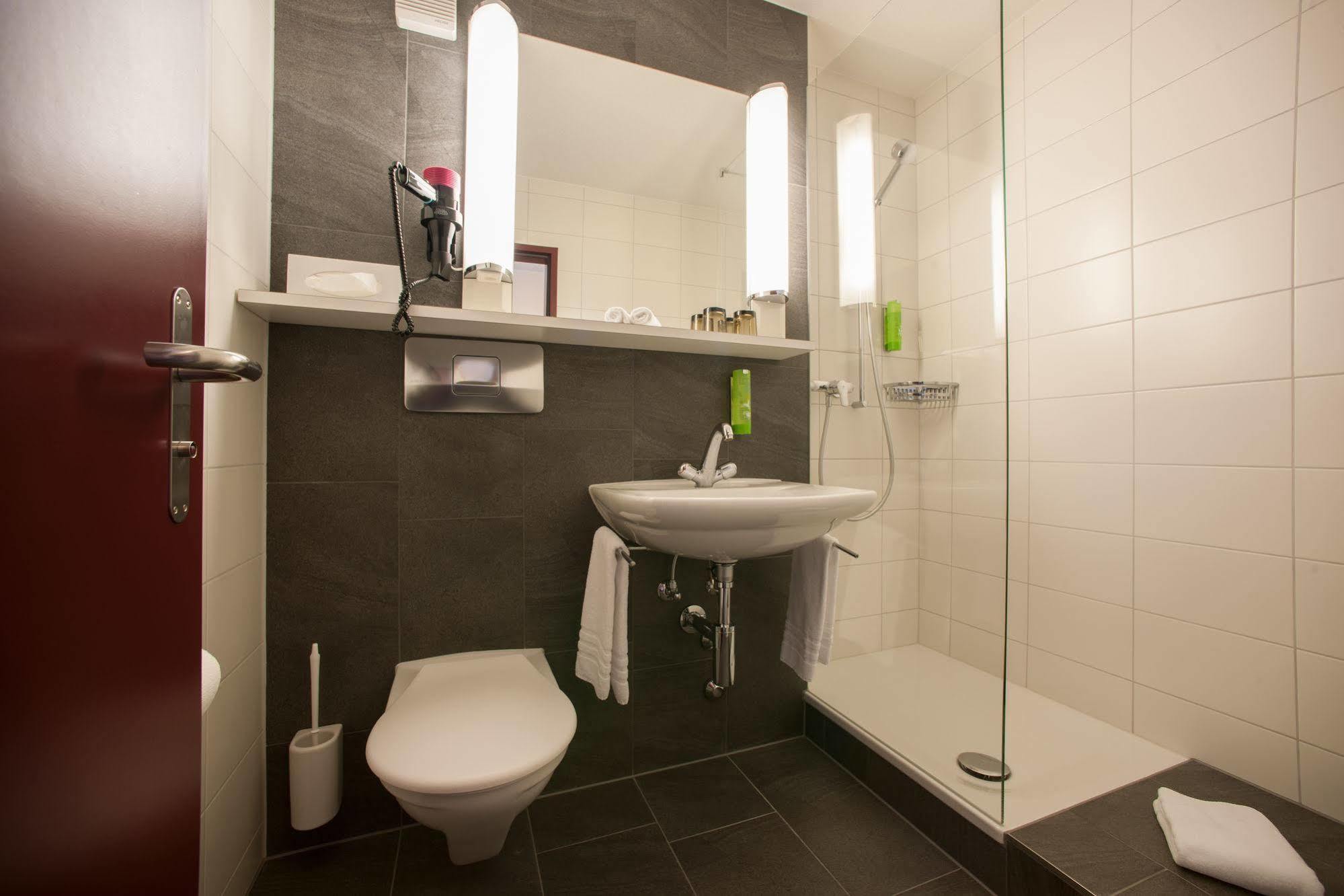 Weisses Kreuz Hotel Lyss Kültér fotó