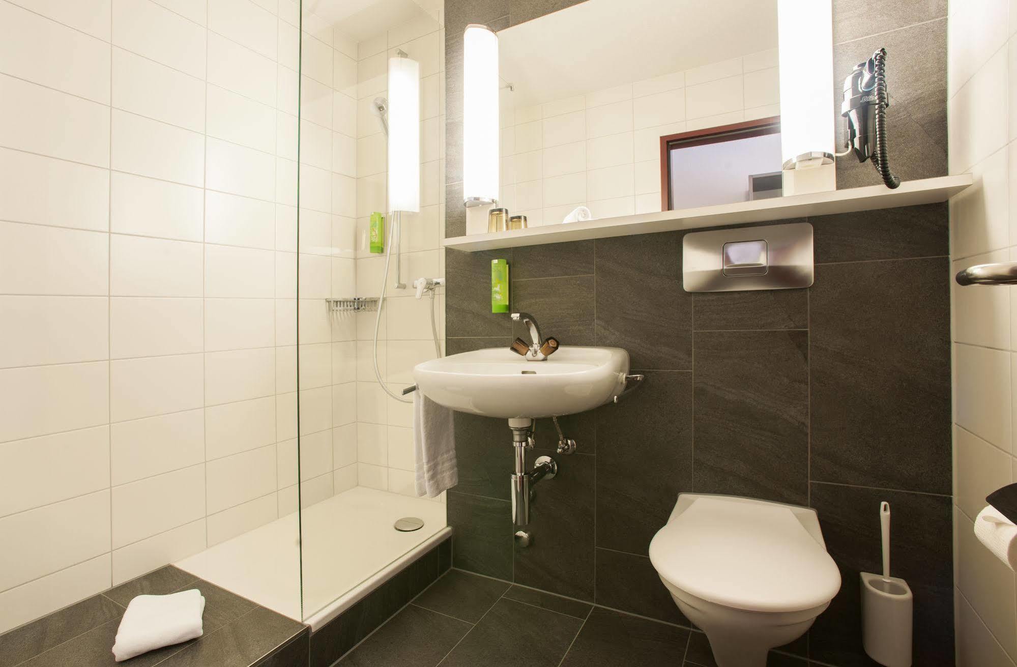 Weisses Kreuz Hotel Lyss Kültér fotó
